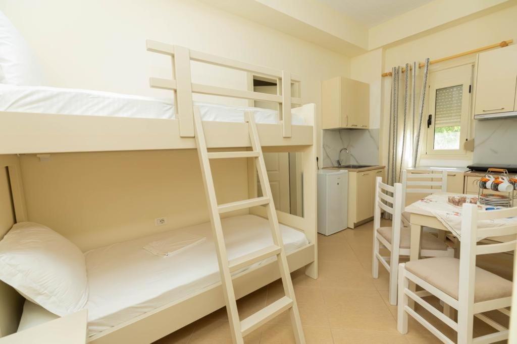 Premier Guest House Влёра Экстерьер фото