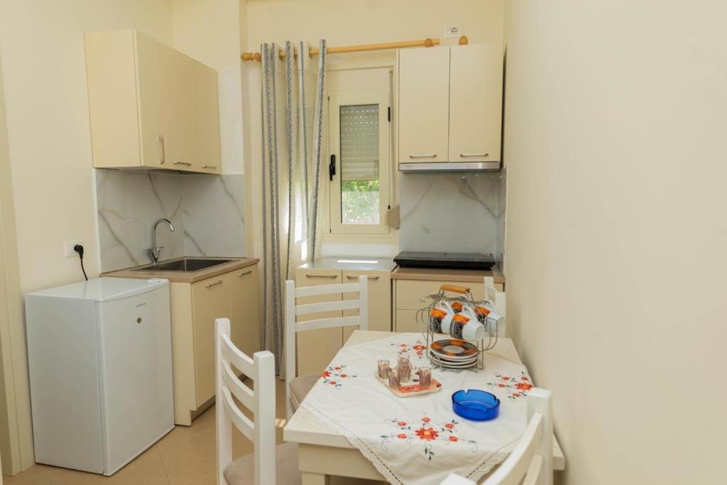 Premier Guest House Влёра Экстерьер фото