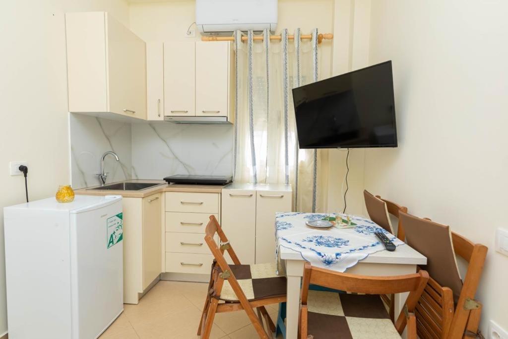 Premier Guest House Влёра Экстерьер фото