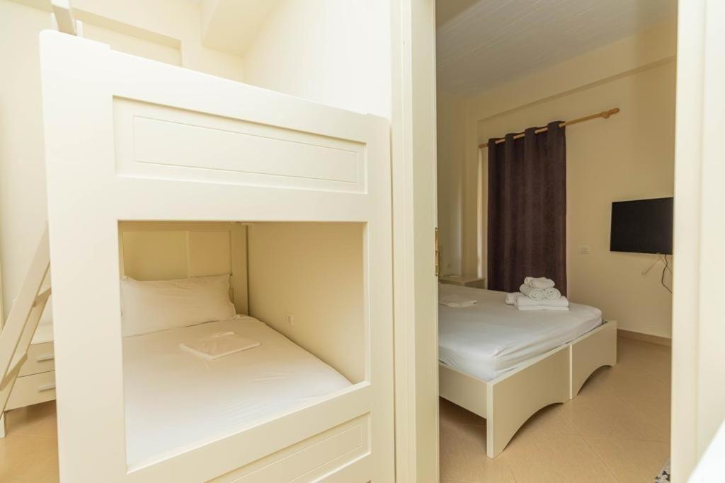 Premier Guest House Влёра Экстерьер фото